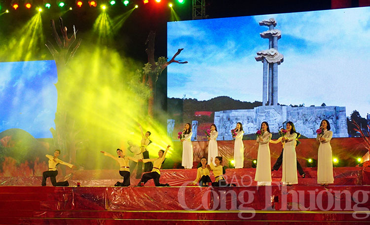 Tổng Bí thư Nguyễn Phú Trọng dự chương trình “Huyền thoại Truông Bồn”