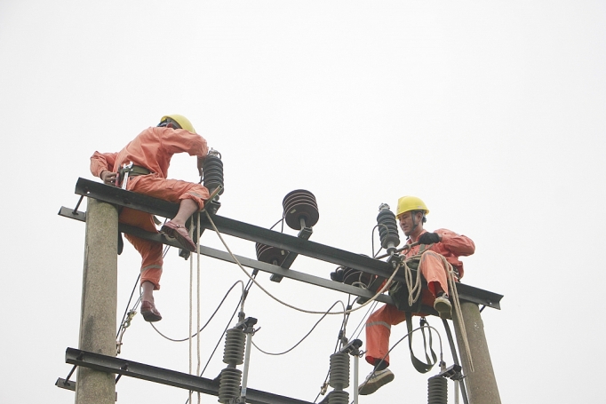 dien luc ha tinh tiep nhan van hanh luoi dien 110kv