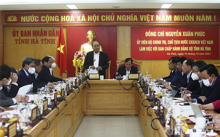 Chủ tịch nước Nguyễn Xuân Phúc: Hà Tĩnh cần đổi mới mạnh mẽ và mở cửa nền kinh tế