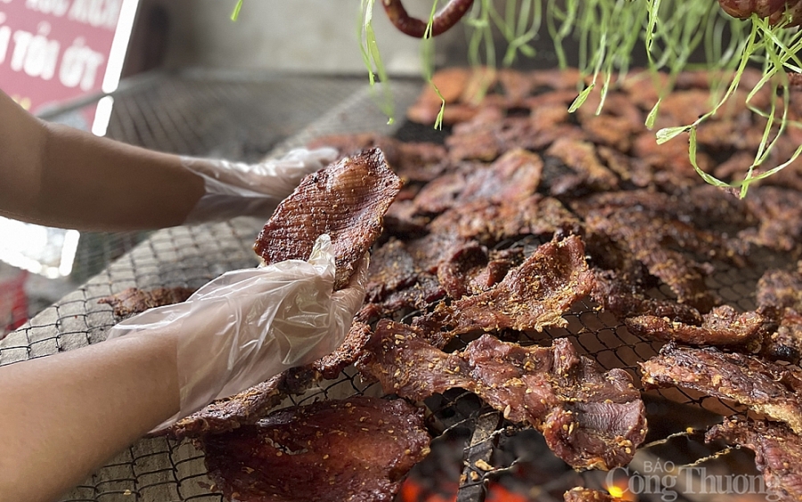 Đặc sản “gác bếp” vùng cao đắt hàng trong mùa Tết