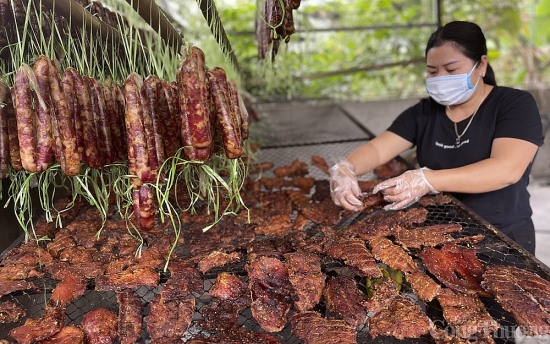 Đặc sản “gác bếp” vùng cao đắt hàng trong mùa Tết