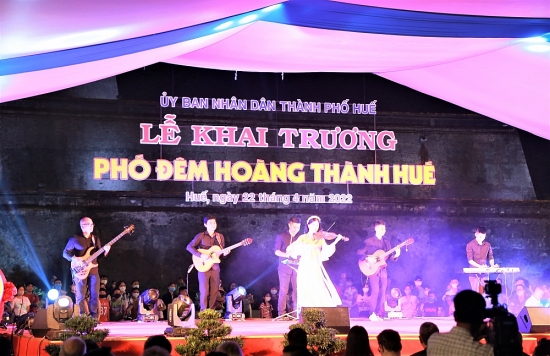 Phố đêm Hoàng thành Huế có gì thú vị?