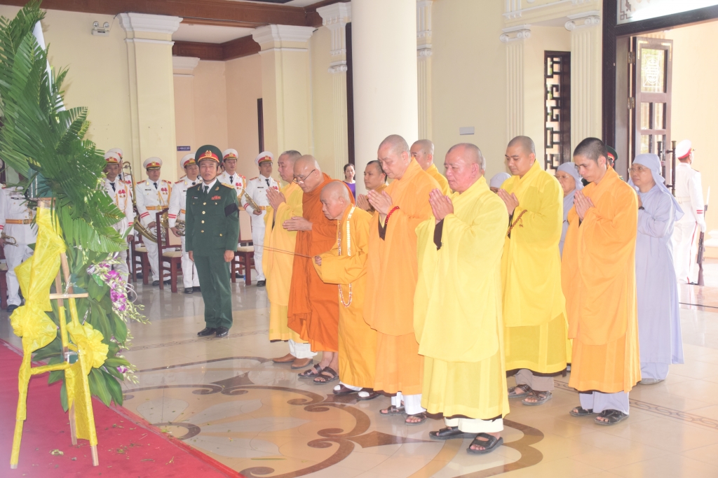 lanh dao nhan dan cac tinh mien trung vieng nguyen chu tich nuoc dai tuong le duc anh