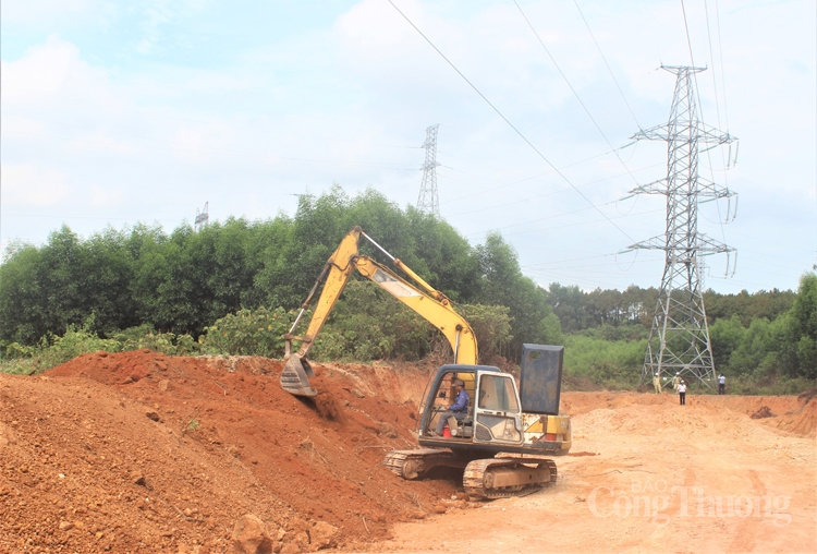 quang tri chan chinh tinh trang khai thac dat duoi hanh lang luoi dien cao the