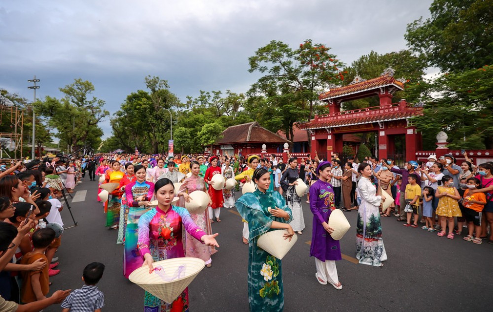 Festival Huế 2022: Rực rỡ lễ hội đường phố với “Sắc màu văn hóa”