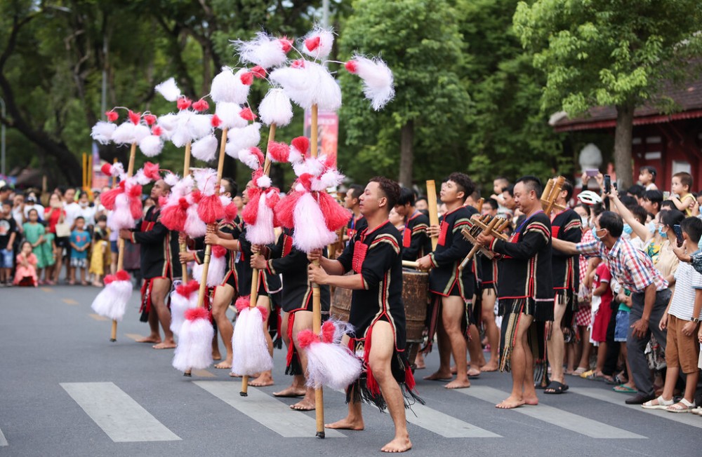 Festival Huế 2022: Rực rỡ lễ hội đường phố với “Sắc màu văn hóa”