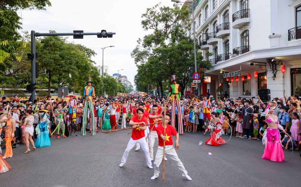 Festival Huế 2022: Rực rỡ lễ hội đường phố với “Sắc màu văn hóa”