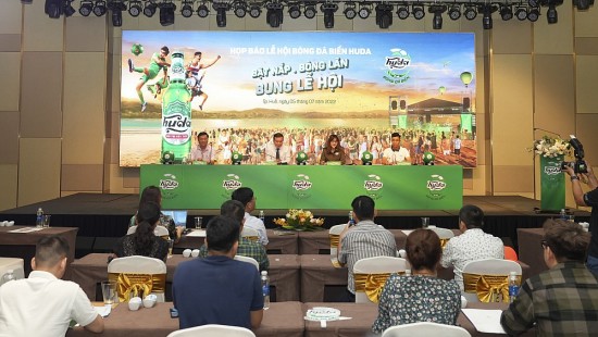 bai bien mien trung soi dong cung le hoi bong da bien huda 2022