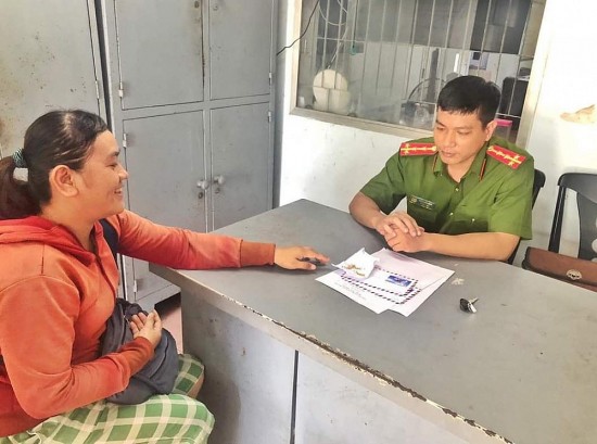 vu dung sung cuop tiem vang tao ton o thua thien hue da co hang chuc nguoi dan tra lai vang