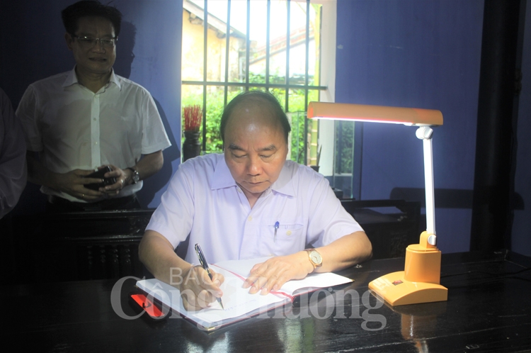 thu tuong chinh phu tham nha luu niem bac ho tai hue