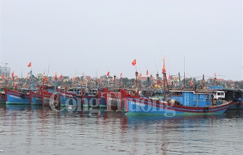 thua thien hue keu goi tau thuyen vao bo dam bao cong trinh ho dap thuy dien