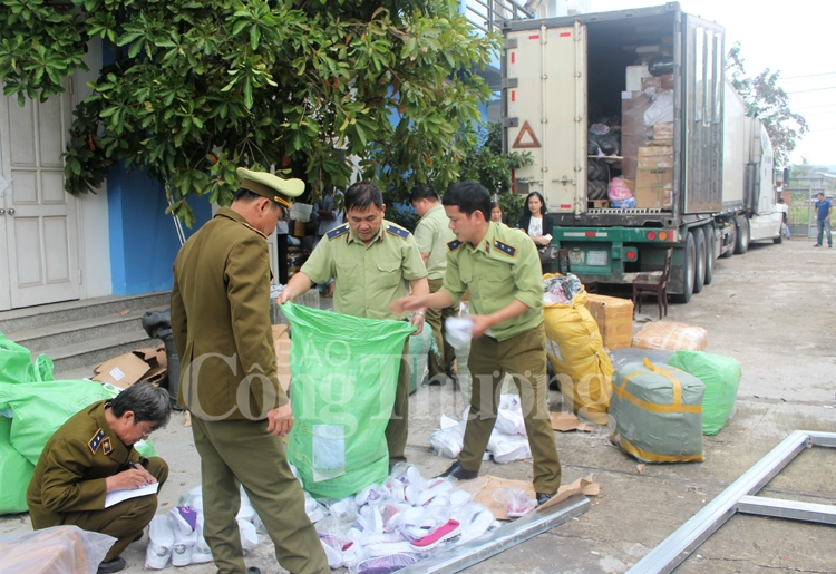 Thừa Thiên Huế liên tiếp bắt giữ hàng lậu, hàng giả dịp cận Tết