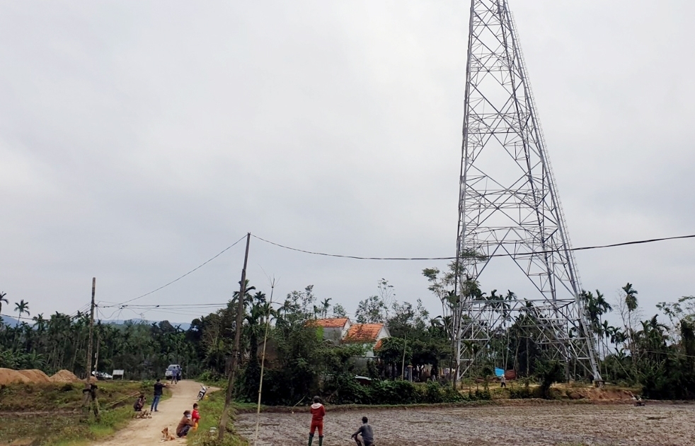 Tập trung mọi nguồn lực đẩy nhanh tiến độ dự án đường dây 500kV mạch 3