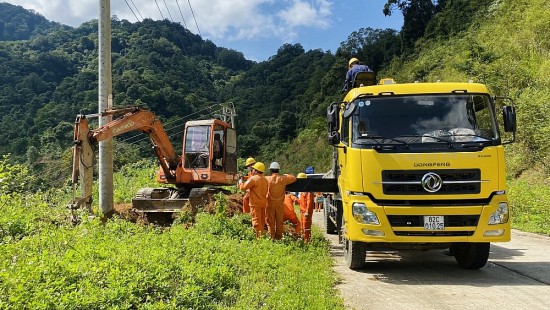 PC Kon Tum gia cố lưới điện đường dây 22kV mạch vòng Ngọc Linh - Tu Mơ Rông