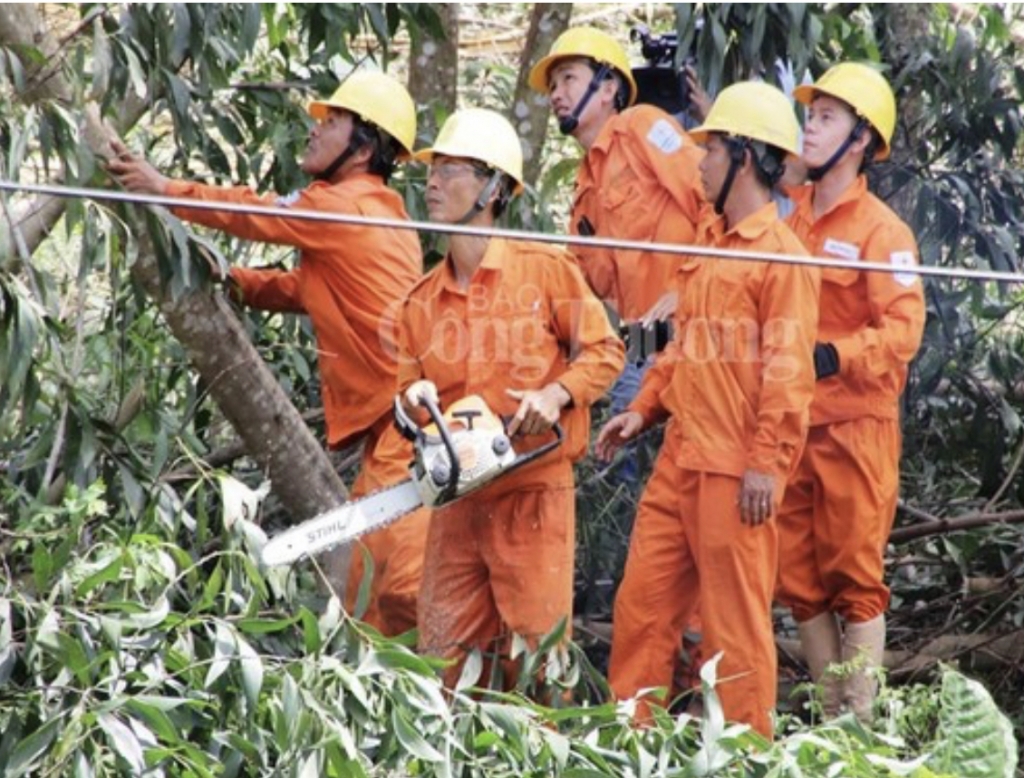 evncpc khoi phuc cung cap dien cho khach hang trong vung anh huong bao