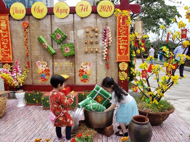 da nang giu van hoa viet voi phien cho ngay tet