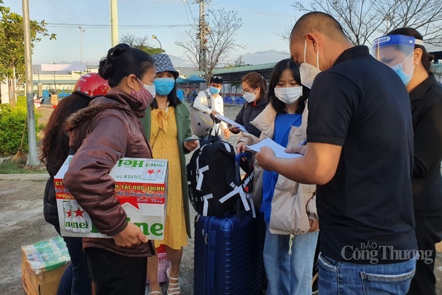 Đà Nẵng: Khởi hành những chuyến xe đầu tiên đưa công nhân, người lao động về quê đón Tết