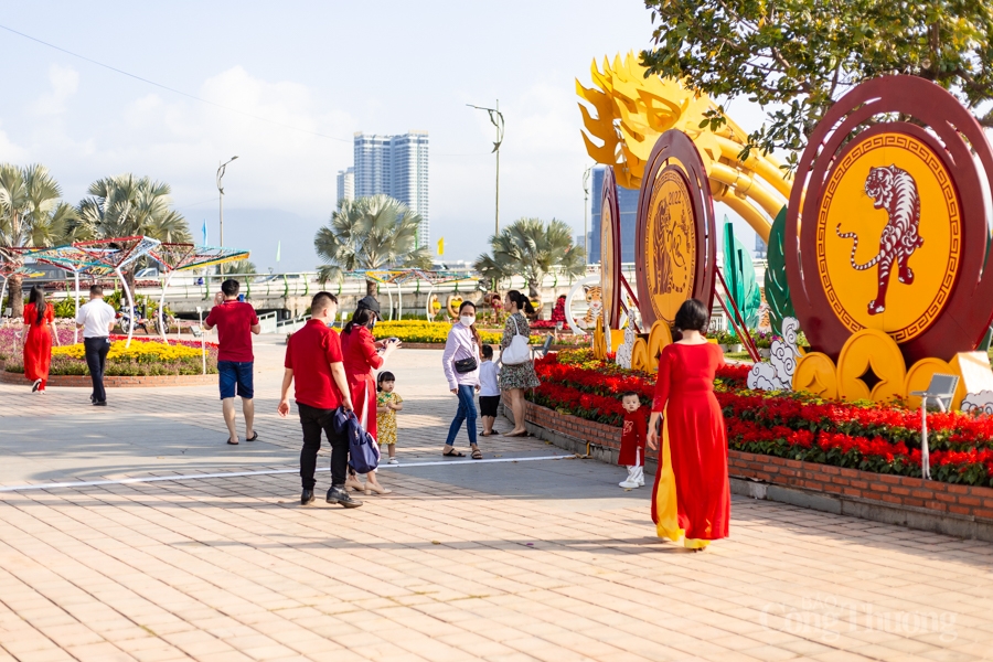 Rực rỡ sắc xuân tại đường hoa Đà Nẵng