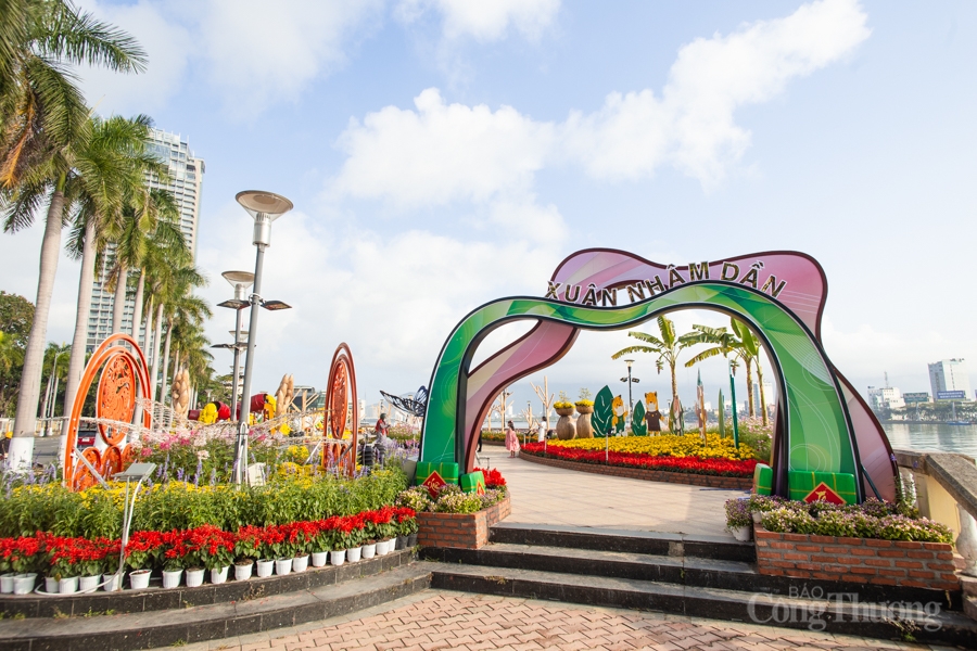 Rực rỡ sắc xuân tại đường hoa Đà Nẵng Rực rỡ sắc xuân tại đường hoa Đà Nẵng