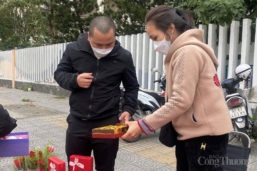 Đà Nẵng: Sôi động thị trường hoa tươi dịp Valentine