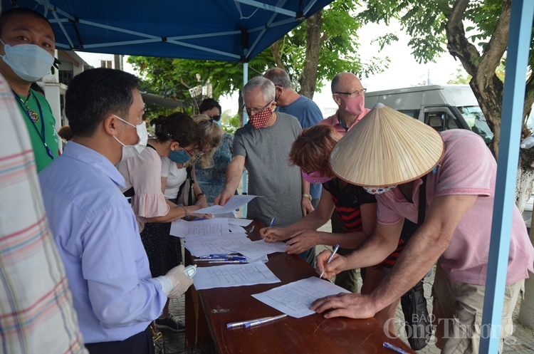 da nang lap 7 chot chan kiem tra than nhiet tai cac cua ngo vao thanh pho