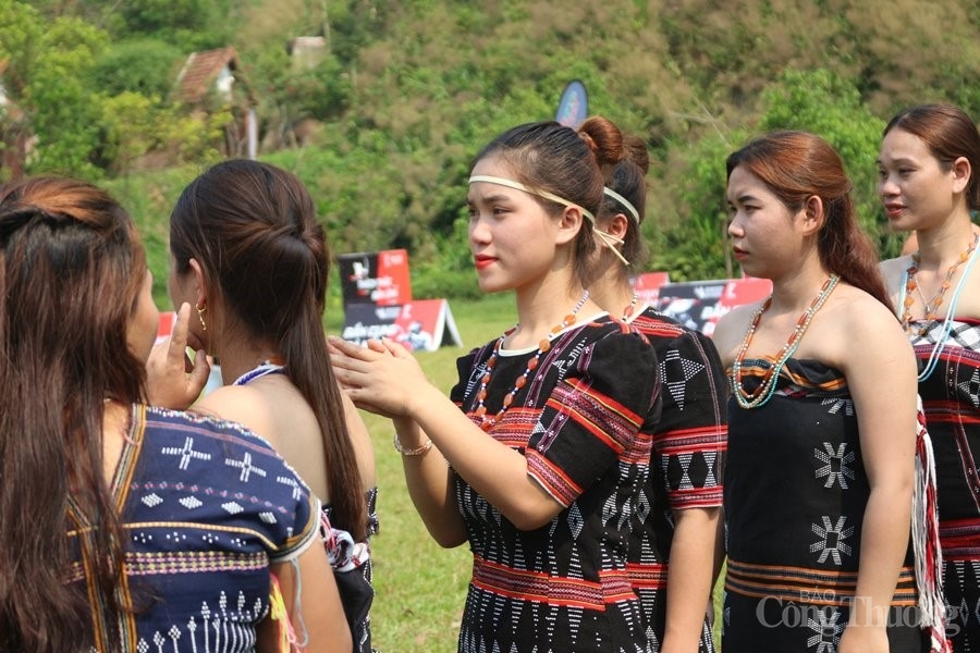 Đà Nẵng: Trải nghiệm văn hóa đặc sắc của người Cơ Tu với “Toom Sara Fest Mùa yêu”