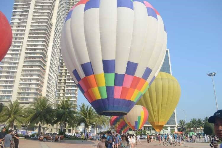 du lich da nang lo hen voi mua cao diem dip le 304 15