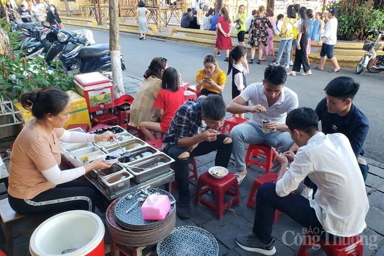 hang nghin nguoi chon hoi an cu lao cham la diem den cua ky nghi 304 15