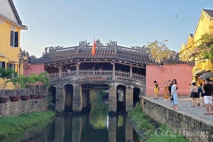 hang nghin nguoi chon hoi an cu lao cham la diem den cua ky nghi 304 15