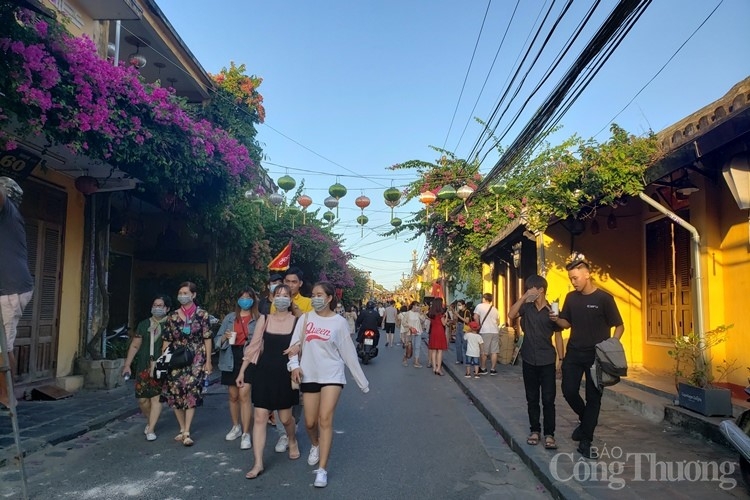 hang nghin nguoi chon hoi an cu lao cham la diem den cua ky nghi 304 15