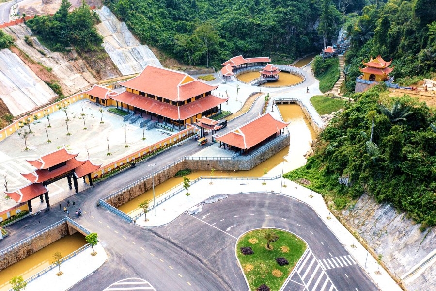 Đà Nẵng có thêm tuyến xe buýt kết nối với khu du lịch cổng trời Đông Giang