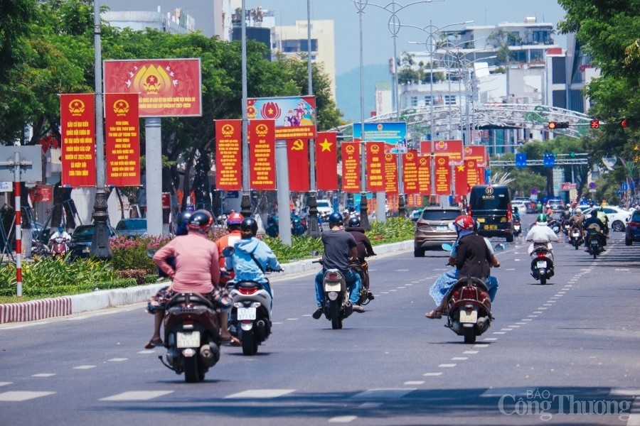 Đà Nẵng: Cờ hoa rực rỡ, sẵn sàng cho ngày hội bầu cử toàn dân