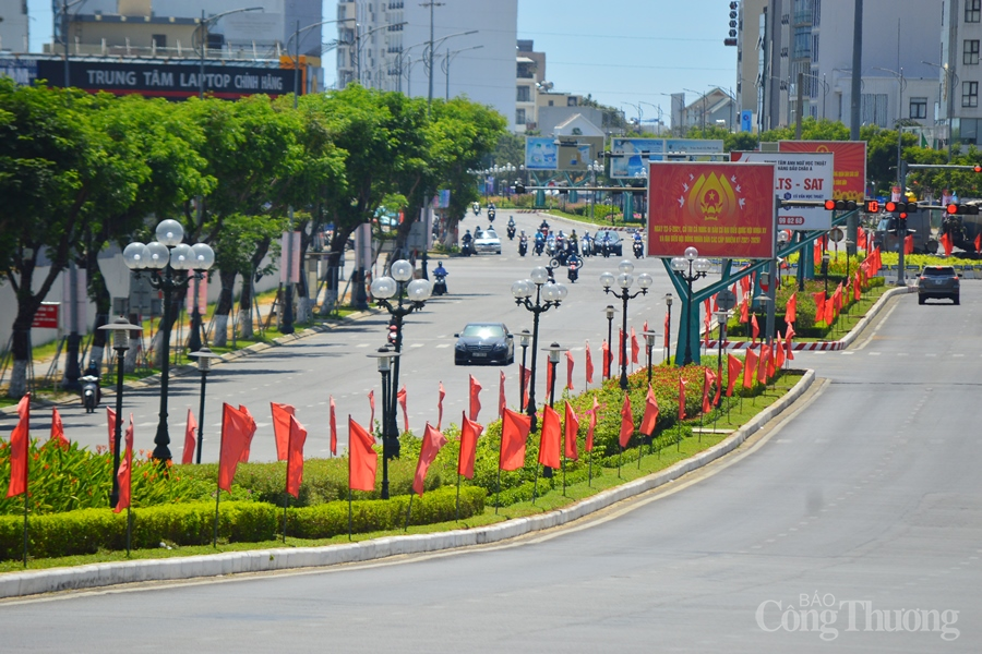 Đà Nẵng: Cờ hoa rực rỡ, sẵn sàng cho ngày hội bầu cử toàn dân