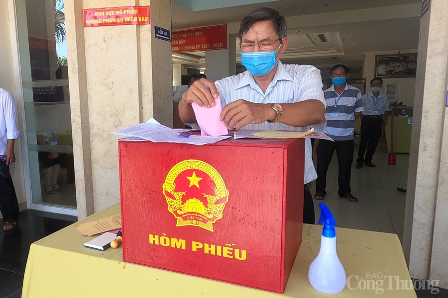 Đà Nẵng: Cờ hoa rực rỡ, sẵn sàng cho ngày hội bầu cử toàn dân