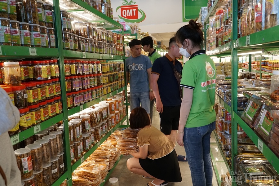 Đà Nẵng: Các cửa hàng, siêu thị đặc sản đông nghẹt khách du lịch Đà Nẵng: Các cửa hàng, siêu thị đặc sản đông nghẹt khách du lịch