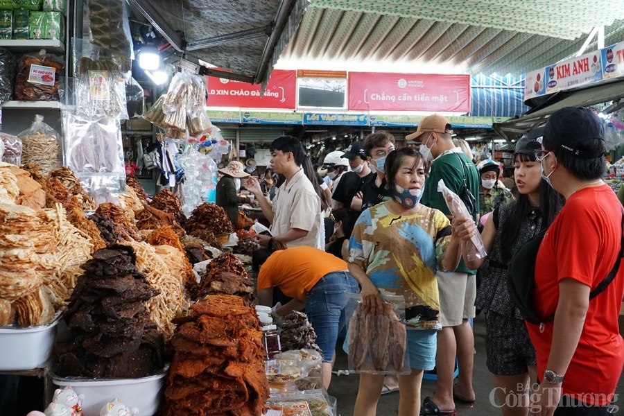 Đà Nẵng: Các cửa hàng, siêu thị đặc sản đông nghẹt khách du lịch Đà Nẵng: Các cửa hàng, siêu thị đặc sản đông nghẹt khách du lịch