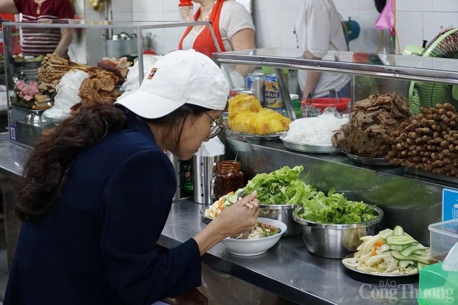 Đà Nẵng: Các cửa hàng, siêu thị đặc sản đông nghẹt khách du lịch Đà Nẵng: Các cửa hàng, siêu thị đặc sản đông nghẹt khách du lịch
