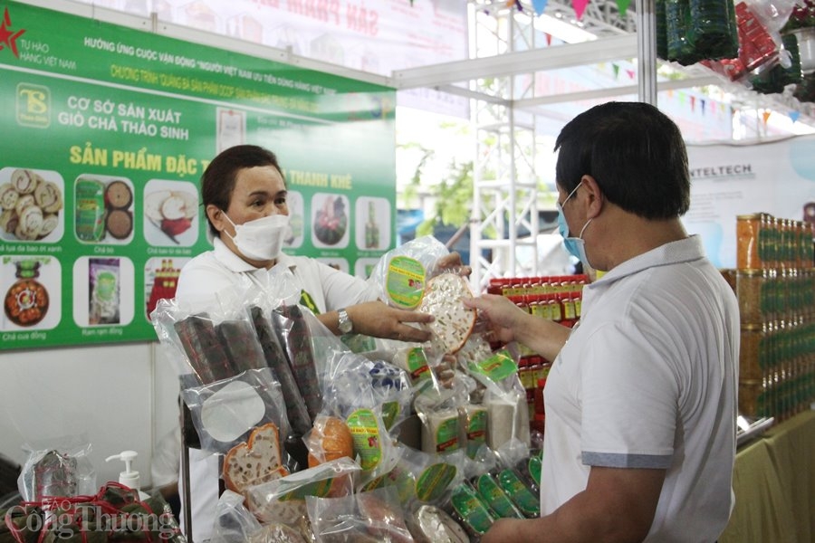 Đà Nẵng: Các cửa hàng, siêu thị đặc sản đông nghẹt khách du lịch Đà Nẵng: Các cửa hàng, siêu thị đặc sản đông nghẹt khách du lịch