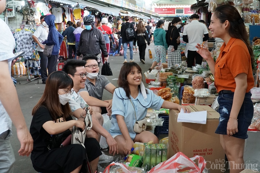 Đà Nẵng: Các cửa hàng, siêu thị đặc sản đông nghẹt khách du lịch Đà Nẵng: Các cửa hàng, siêu thị đặc sản đông nghẹt khách du lịch