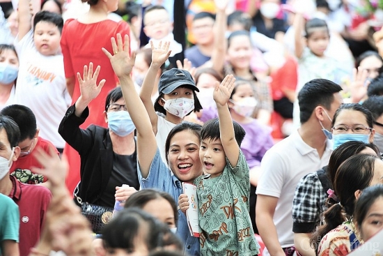 hon 500 phu huynh tre em tinh binh dinh tham gia chuong trinh sinh con sinh cha