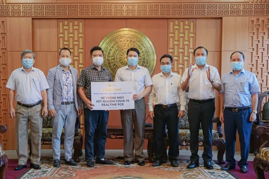 Quảng Nam tiếp nhận máy xét nghiệm Covid – 19 do Tập đoàn FVG trao tặng