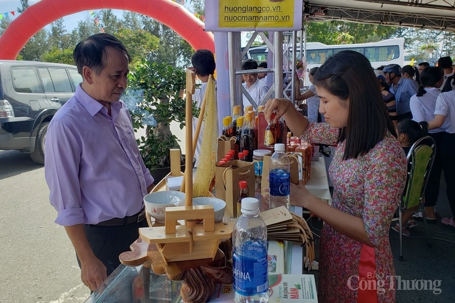 lang nghe nuoc mam nam o don nhan bang di san van hoa phi vat the quoc gia