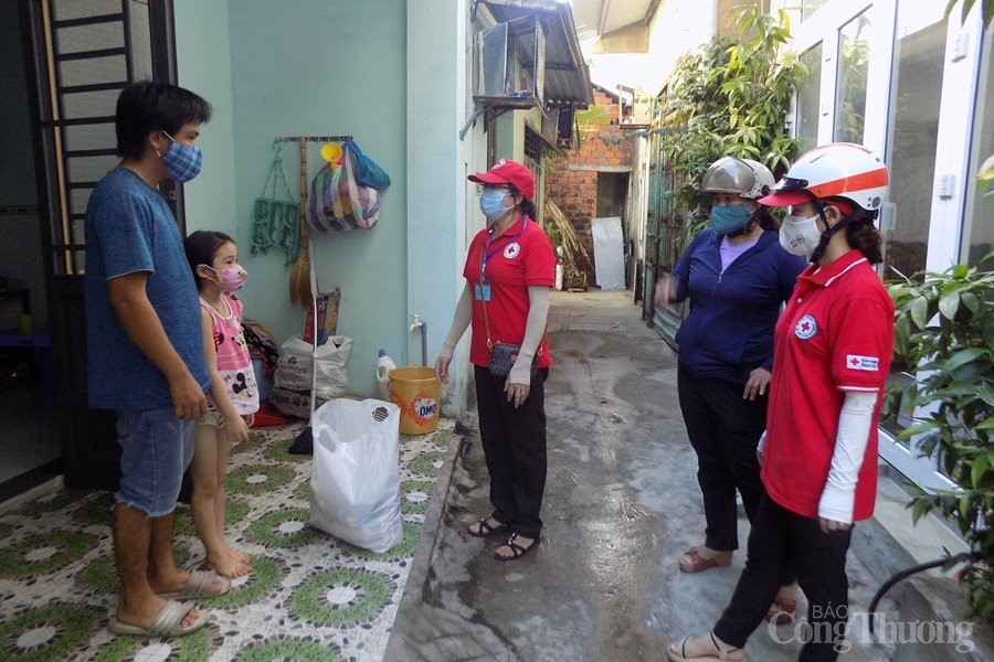 24.000 “bữa cơm”, 5.000 túi hàng thực phẩm đến với những hoàn cảnh khó khăn