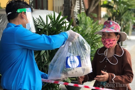 24.000 “bữa cơm”, 5.000 túi hàng thực phẩm đến với những hoàn cảnh khó khăn