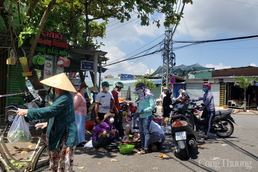 Đà Nẵng: Dè dặt mở chợ nhưng thả lỏng bán hàng tự phát, hàng rong