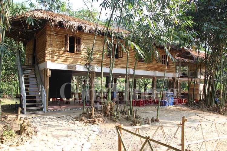 nguoi co tu lam du lich de giu van hoa va bao ve moi truong