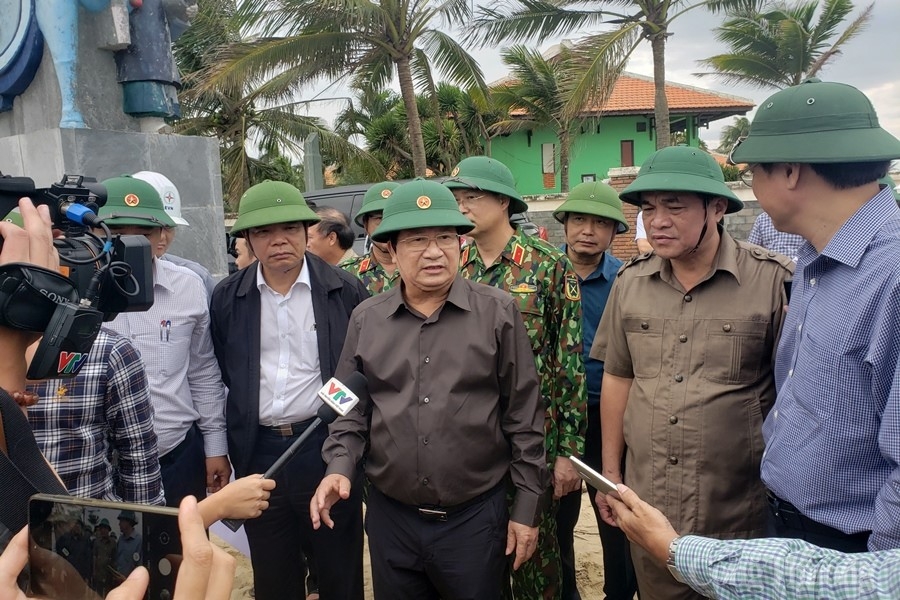 Đoàn công tác của Chính phủ kiểm tra công tác ứng phó bão số 9 tại miền Trung