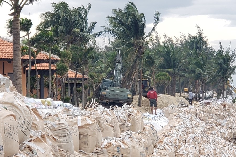 Đoàn công tác của Chính phủ kiểm tra công tác ứng phó bão số 9 tại miền Trung