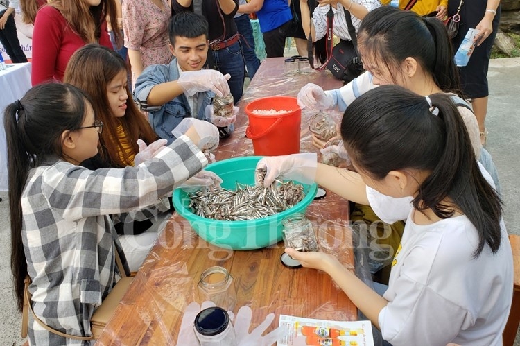 nghe nhan trao truyen bi quyet lam nuoc nam nam o