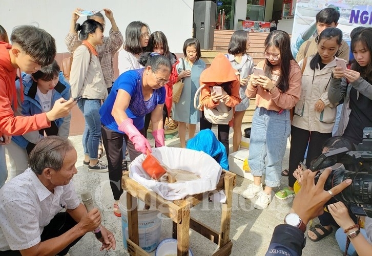 nghe nhan trao truyen bi quyet lam nuoc nam nam o